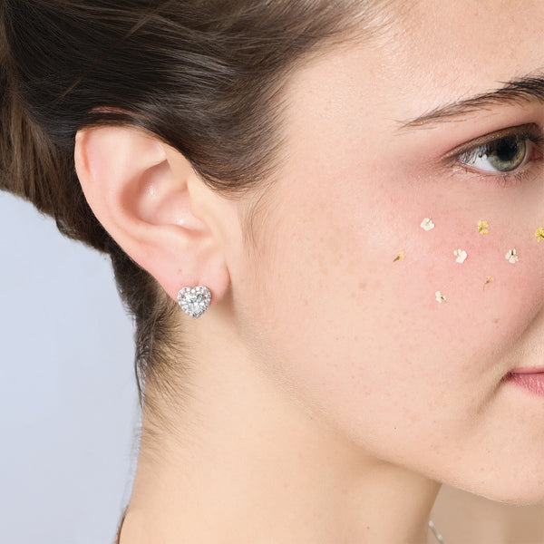 I'm 120V Encantador Stud Earrings - White - ARTĒ Madrid