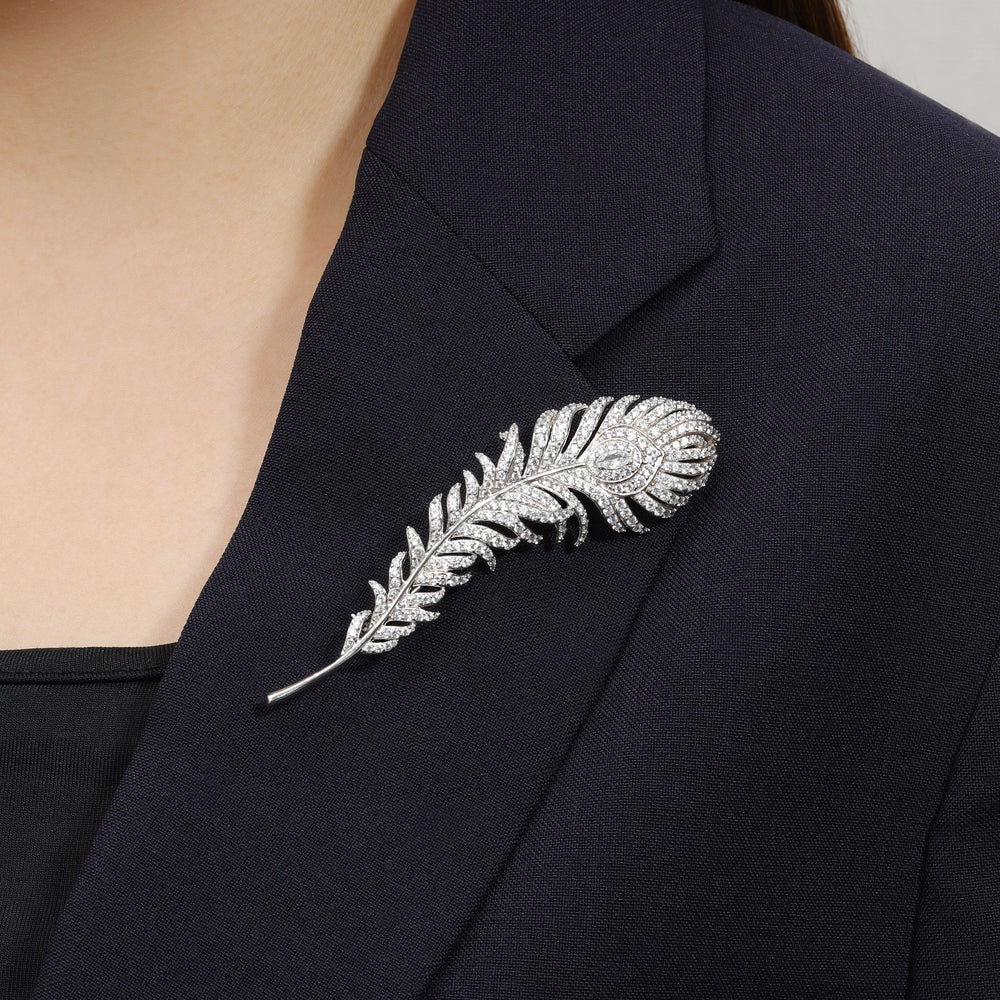 GALA Peacock Feather Brooch - ARTĒ Madrid