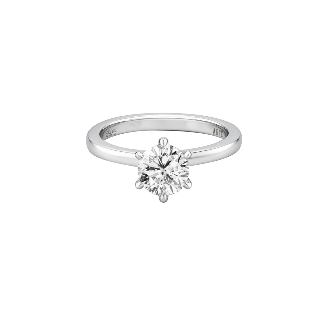 SIMPLE Round Solitaire Ring