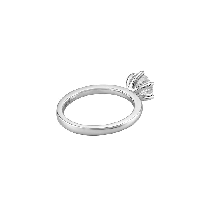 SIMPLE Round Solitaire Ring