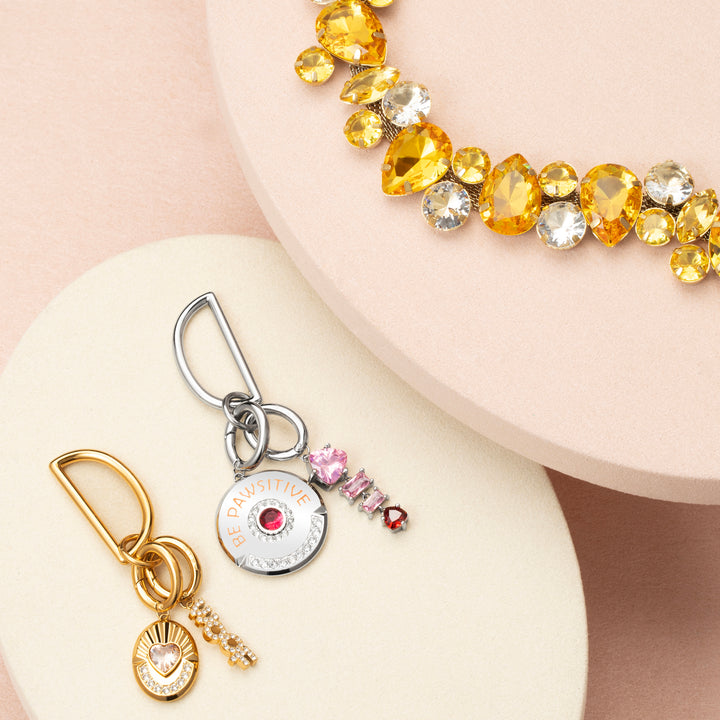 PET IT ON Amulet Charm Set - Oval Tag + Woof - ARTĒ Madrid