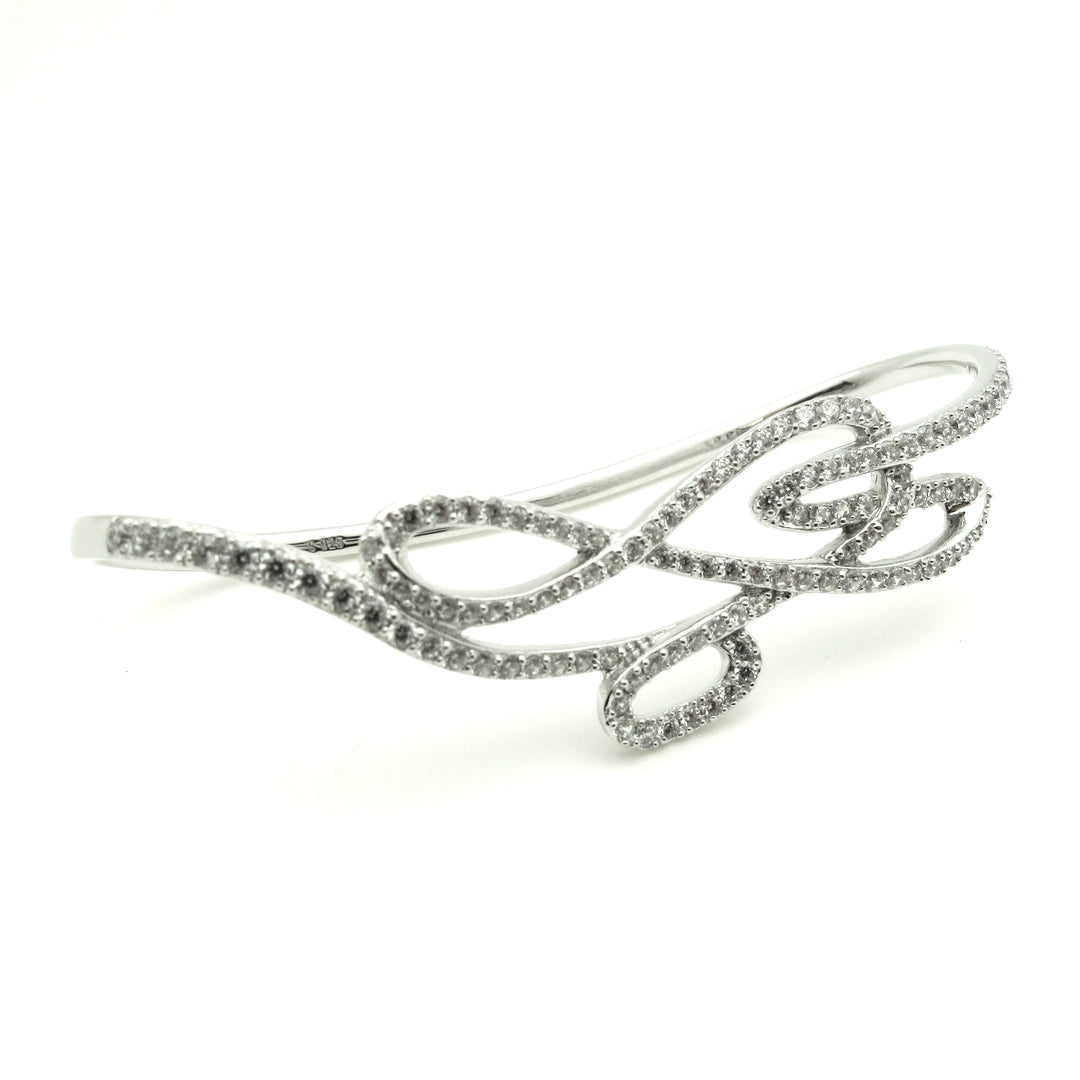 Waltz in the Air Hand Accessory - ARTE Madrid